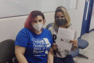 Prefeitura entrega 1ª carteirinha para paciente com fibromialgia