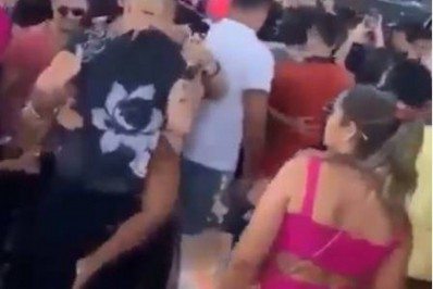 Vídeo: jovem tem dedo queimado em show de João Gomes