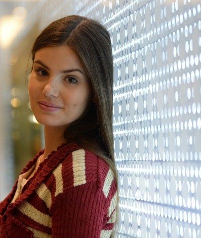 Fora da Globo, Camila Queiroz participará do amigo secreto do 'Fantástico' - Reprodução