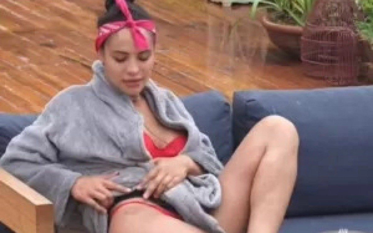 Aline Mineiro mostra manchas no corpo e desabafa sobre saúde mental - Reprodução/Playplus