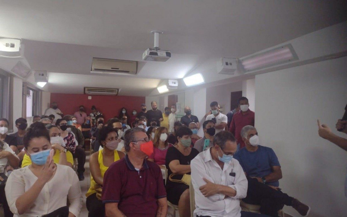 Plen&aacute;ria em Cabo Frio no come&ccedil;o desta noite de sexta-feira (26)