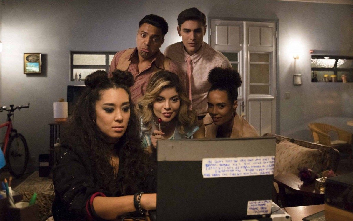 Tirullipa protagoniza a comédia 'Detetive Madeinusa' ao lado de GKay, Bruno Montaleone, Aisha Jambo e Luana Tanaka - Divulgação/Stella Carvalho