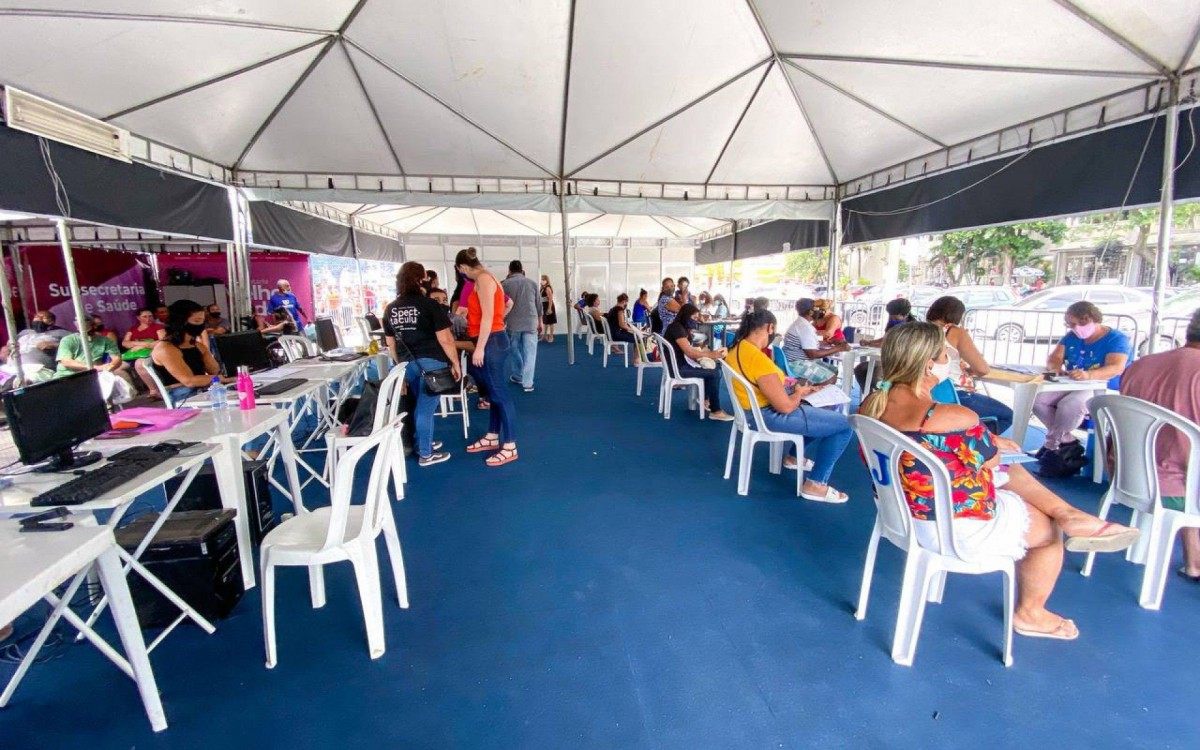 Meriti realiza Mutir&atilde;o do Cad&Uacute;nico na Pra&ccedil;a dos Tr&ecirc;s Poderes
