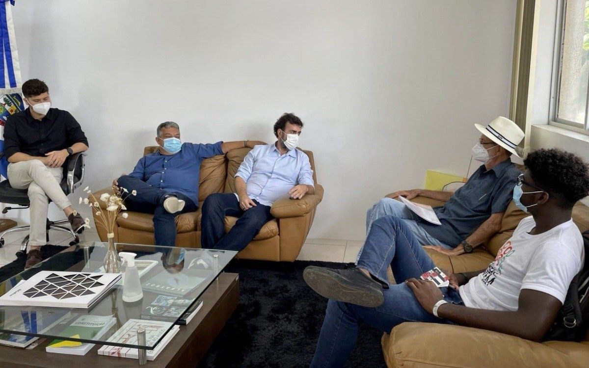 Marcelo foi recebido no gabinete do prefeito Jos&eacute; Bonif&aacute;cio, com vereador carioca Siri, e o assessor Janio Mendes