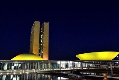 Em vitória para o governo, Câmara rejeita urgência para projeto de lei das fake news