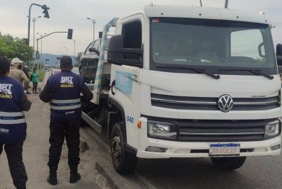 Seop remove 13 veículos em ação contra a circulação irregular na pista do BRT em Guaratiba