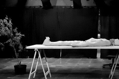 Nós do Morro estreia peça sobre cotidiano e violência no Teatro Ruth de Souza