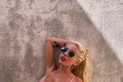 Zagueiro da Seleção teria processado influenciadora enquanto os dois ainda namoravam