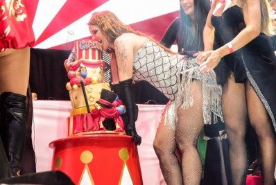 Ex-BBB Marcela Mc Gowan recebe famosos em festa de aniversário com tema de circo