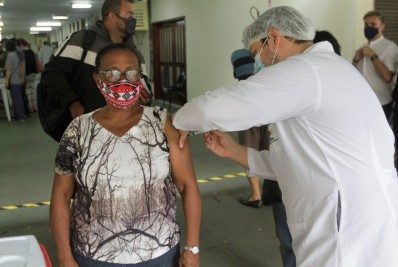 Vacinação contra a gripe é retomada nesta sexta no Rio