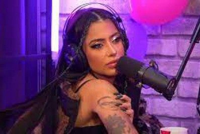 MC Mirella revela que está apagando tatuagens feitas para Dynho Alves