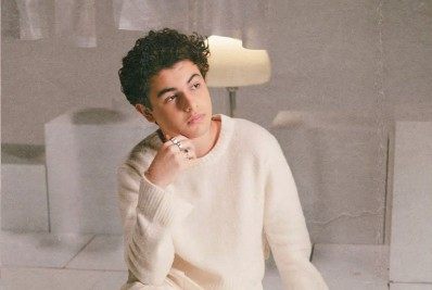 Após 'The Voice Kids', Victtor Mendes lança 