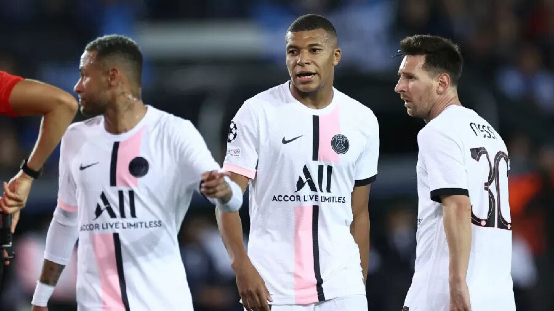 Vampeta critica atuação de Messi, Neymar e Mbappé no PSG: 'É tudo uma panela'
 - Foto: Divulgação/AFP