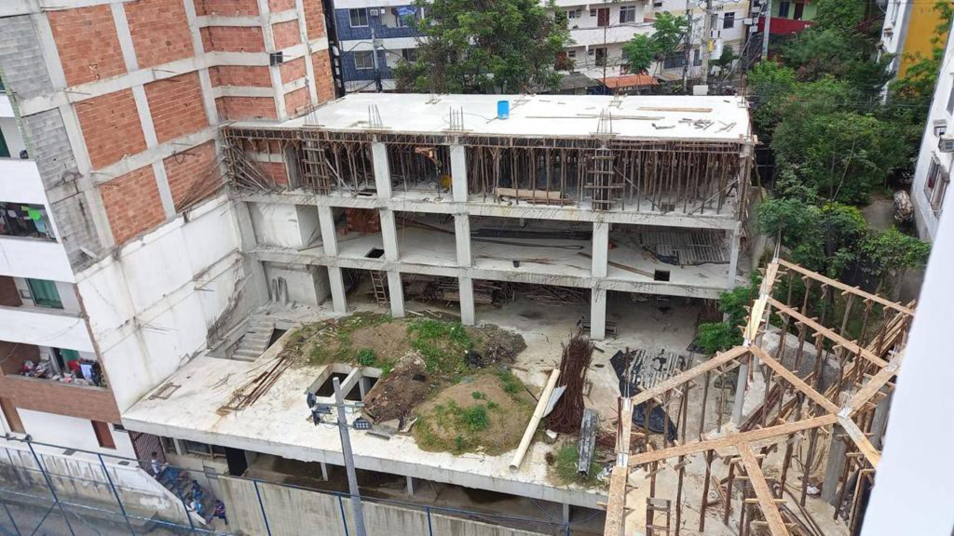 A construção irregular da milícia local estava situada em área pública - Divulgação