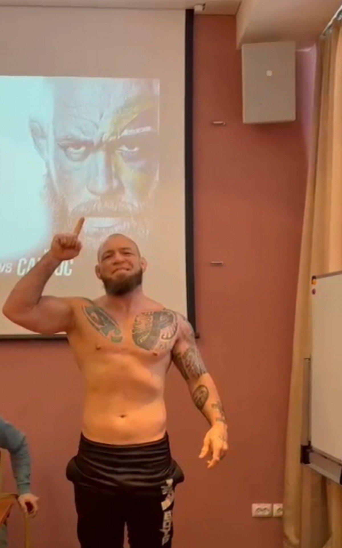 M&aacute;rcio Pedra na pesagem na R&uacute;ssia