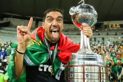 Técnico especulado no Flamengo parabeniza Abel Ferreira por título da Libertadores