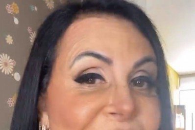 Gretchen usa cordão com a inicial do nome do marido