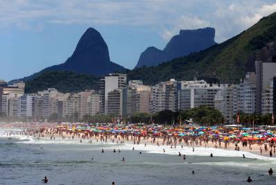 Verão chega com máximas na casa dos 30º C e previsão de chuva a partir de quarta-feira