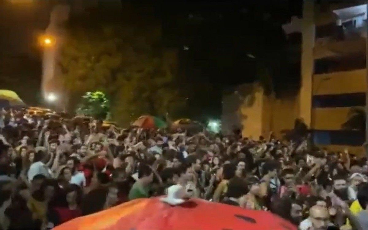 Mesmo com derrota do Flamengo na final da Libertadores, torcedores foram às ruas em um bloco pela Zona Sul do Rio  - Reprodução