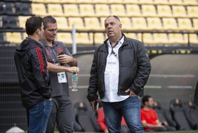 Meia de gigante europeu se oferece ao Flamengo e pede salário igual ao de Gabigol