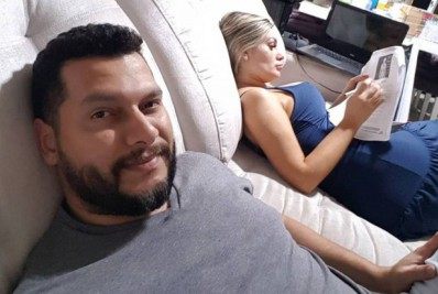 Andressa Urach estuda para prova da faculdade e marido dispara: 'Mundo artístico ficou para trás'
