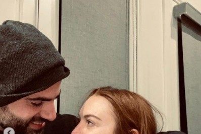 Lindsay Lohan anuncia noivado com Bader Shammas