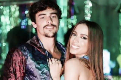 Anitta publica foto coladinha em Bruno Montaleone e os internautas reagem