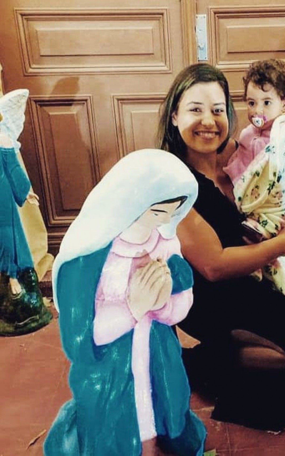 Karine da Silve Minuto, de 25 anos, foi presa em flagrante, acusada de matar a pr&oacute;pria filha, Manuella Minuto Aguiar, de 3 anos. 