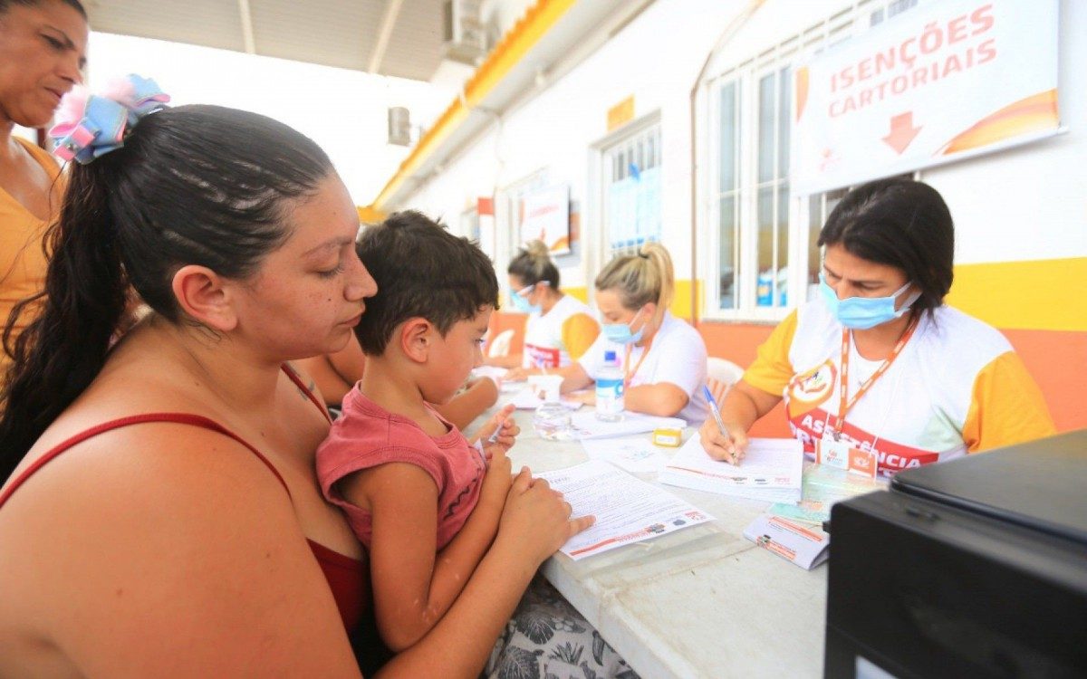 Lathoya Emily aproveitou o Cidadania em A&ccedil;&atilde;o para fazer exame de vista e solicitar uma s&eacute;rie de servi&ccedil;os