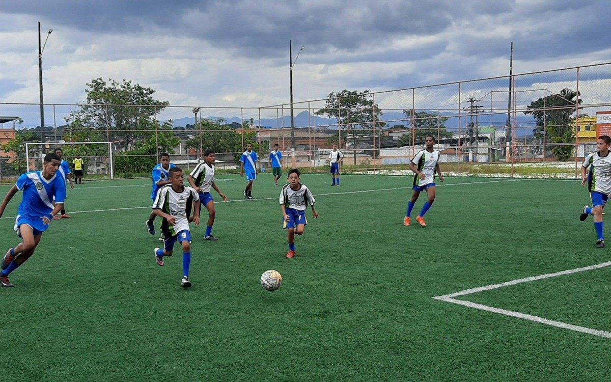 A grama sint&eacute;tica da Vila Ol&iacute;mpica tamb&eacute;m recebeu partidas dos jovens atletas