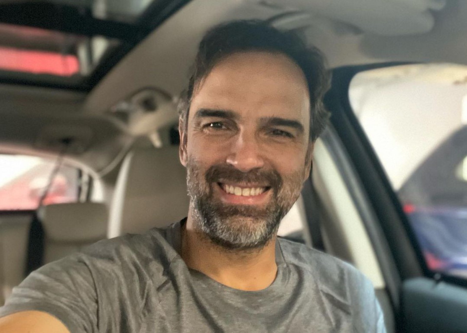 Tadeu Schmidt surge de barba em seu primeiro dia de trabalho no 'BBB' - Reprodução/Instagram