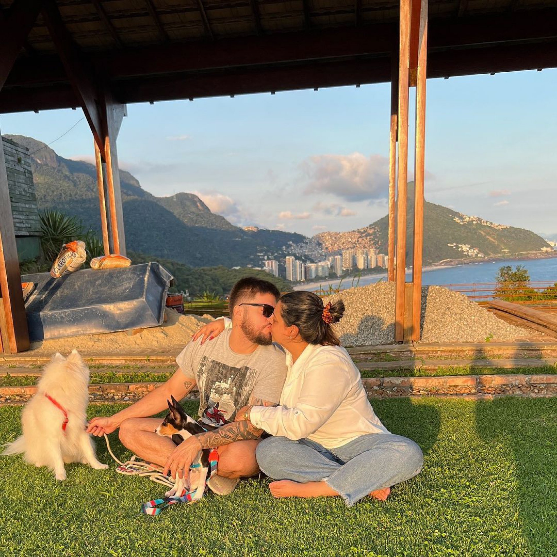 Preta Gil posa com o marido, Rodrigo Godoy, para celebrar mudança - Reprodução/Instagram