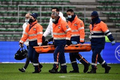 Neymar tem lesão ligamentar e só voltará aos gramados no ano que vem