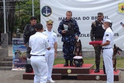 Cães da equipe K9 da Guarda de Teresópolis ganham medalhas em torneio da Marinha do Brasil
