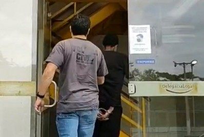 Homem é preso acusado de matar a filha: 'Abriu os braços e deixou cair'