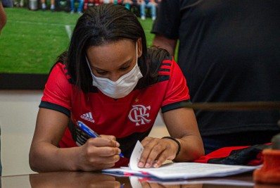 Flamengo renova com campeã olímpica até 2024