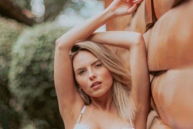 Jogador do Palmeiras comemora título em cima do Flamengo em clima romântico com amiga de Neymar