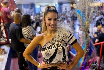 Kerline Cardoso participa de ensaio em escola de samba paulista