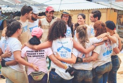 Construção de moradias solidárias no país