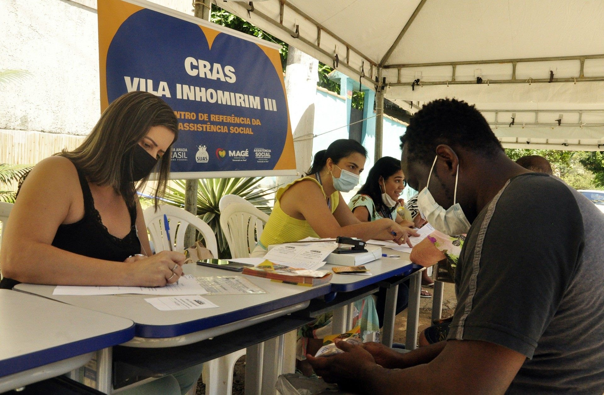 Também foram oferecidos serviços de documentação em parceria com a Secretaria de Assistência Social. - Divulgação.