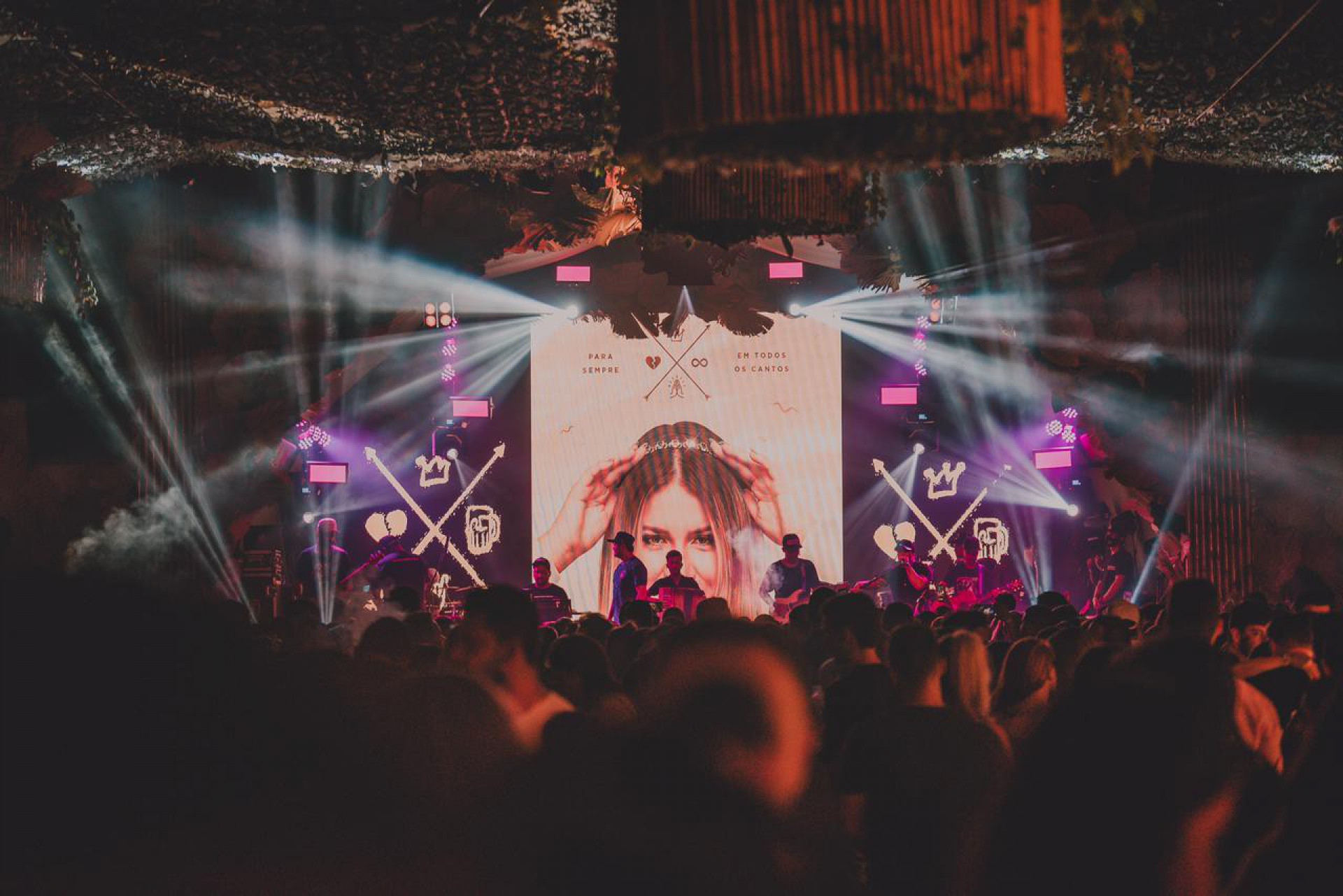 Matheus e Kauan fazem show em Brasília. Os cantores homenagearam Marilia Mendonça  - Ag.news