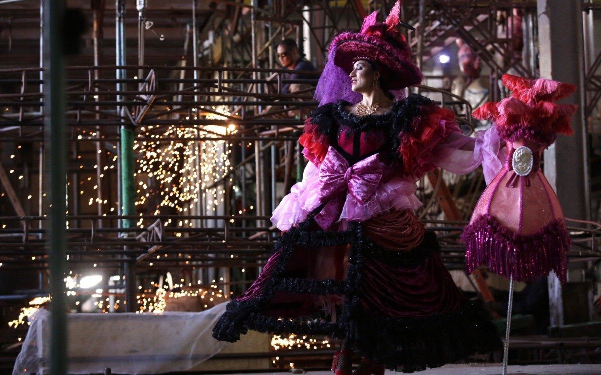 Contra o racismo religioso, Grande Rio divulga ensaio fotogr&aacute;fico que mostra diferentes facetas de Exu
