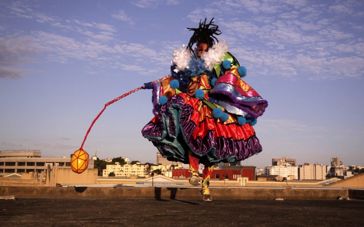 Contra o racismo religioso, Grande Rio divulga ensaio fotogr&aacute;fico que mostra diferentes facetas de Exu
