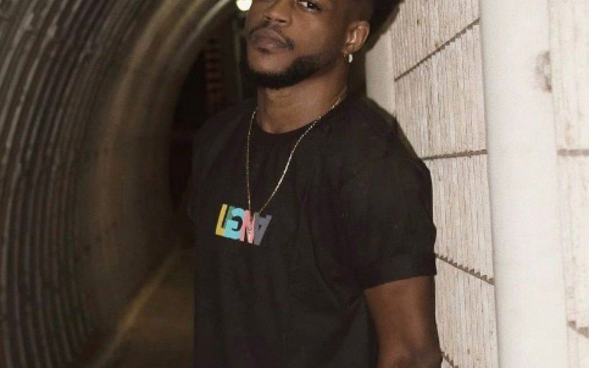 Mc Faguera, 22, divide a carreira art&iacute;stica com sua outra profiss&atilde;o, estudante e estagi&aacute;rio de Educa&ccedil;&atilde;o F&iacute;sica, na academia Bem Estar Fitness