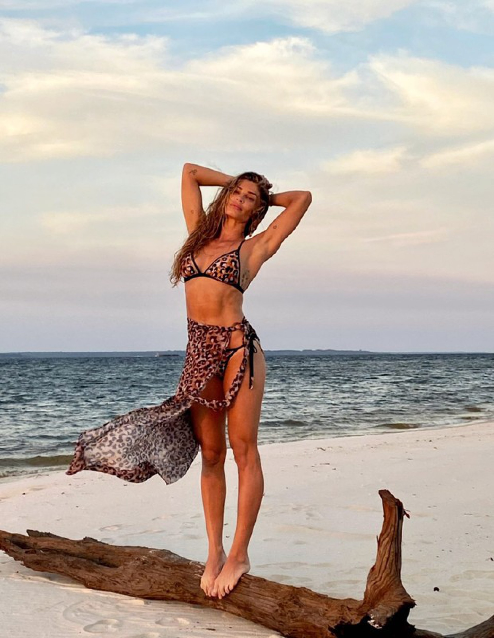 Grazi Massafera mostra sua beleza em ensaio para marca de moda praia - Reprodução Internet
