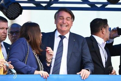 Bolsonaro, mais uma vez, usa expressão racista ao questionar peso de apoiador negro