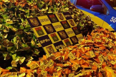 Mais de 3 mil pinos de cocaína é apreendido pela Polícia Militar em Rio Bonito