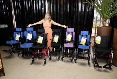 Mulherão: Mãe recolhe tampinhas e lacres de alumínio para transformar em cadeiras de rodas