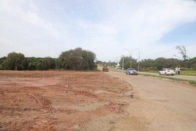 Terreno que receberá os ônibus de turismo e será a nova rodoviária de Búzios é limpo