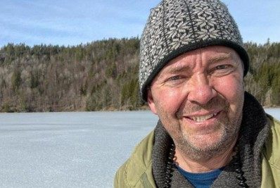 Youtuber morre aos 57 anos durante gravação de vídeo em lago